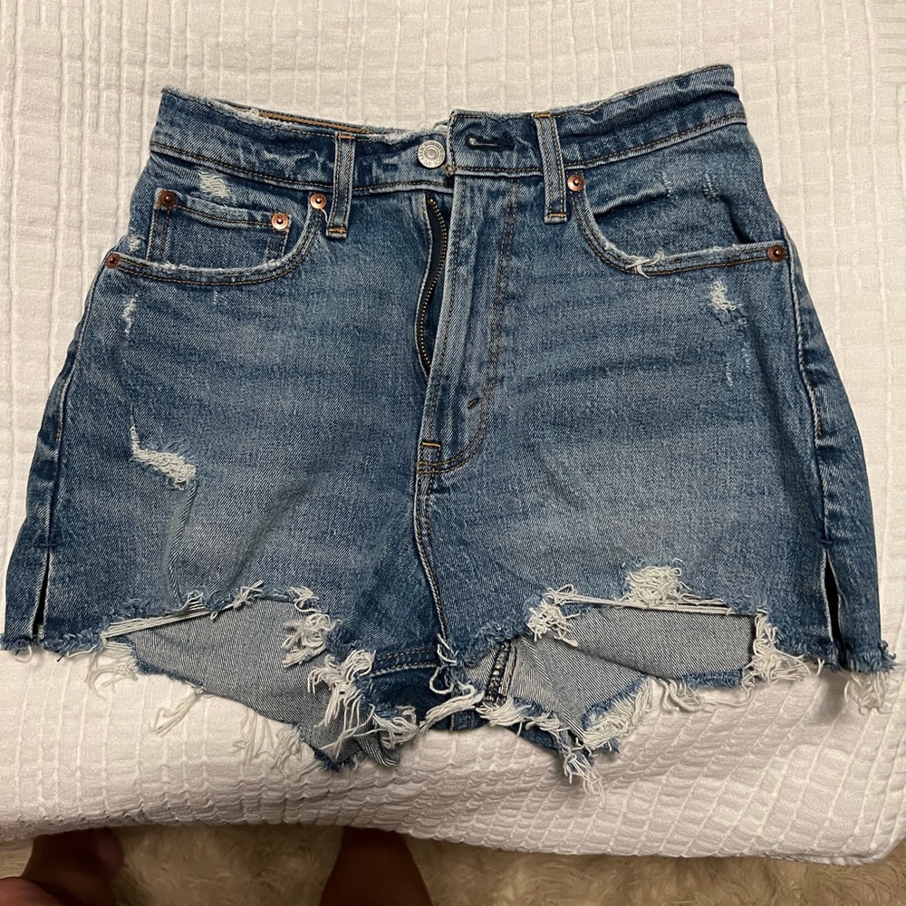 Blue jean Abercrombie & Fitch Mom Fit (High Rise) 25/0 Jean Shorts